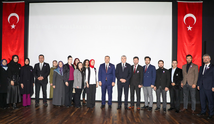 baskan-ekrem-yuce-24-kasim-ogretmenler-gunu-dolayisiyla-duzenlenen-programa-katildiykntvvjrau