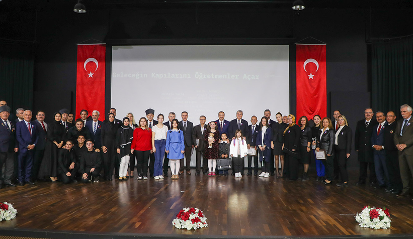 baskan-ekrem-yuce-24-kasim-ogretmenler-gunu-dolayisiyla-duzenlenen-programa-katildiykntvvjrau