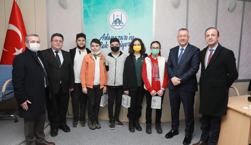 baskan-isiksu-dan-ogrencilere-hediyesmn3butxuy