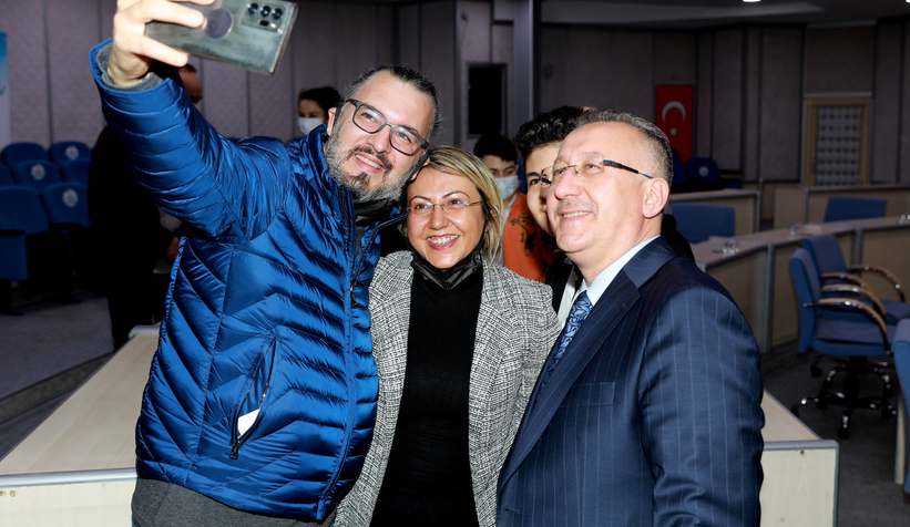 baskan-isiksu-dan-ogrencilere-hediyesmn3butxuy