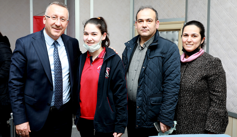 baskan-isiksu-dan-ogrencilere-hediyesmn3butxuy