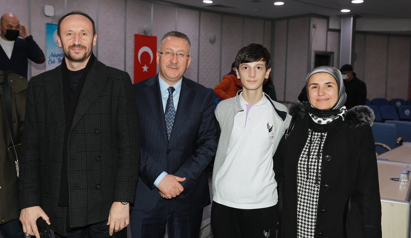 baskan-isiksu-dan-ogrencilere-hediyesmn3butxuy