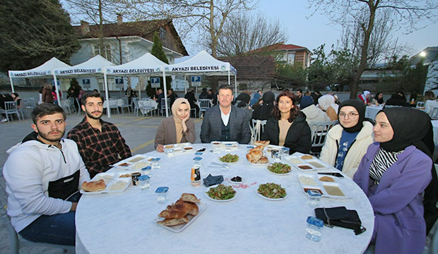 baskan-soykan-universite-ogrencileri-ile-iftarda-bulustu-svdrb3vxzj
