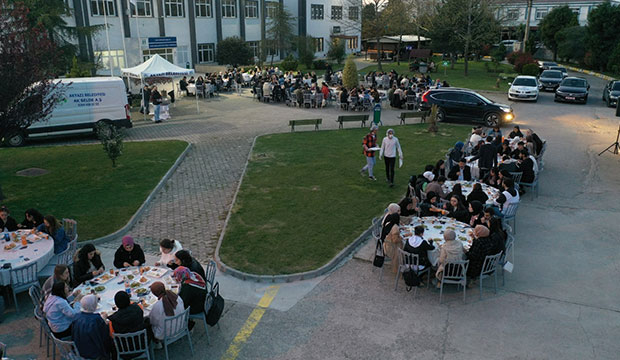 baskan-soykan-universite-ogrencileri-ile-iftarda-bulustu-svdrb3vxzj