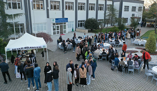 baskan-soykan-universite-ogrencileri-ile-iftarda-bulustu-svdrb3vxzj