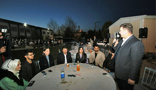 baskan-soykan-universite-ogrencileri-ile-iftarda-bulustu-svdrb3vxzj