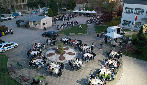 baskan-soykan-universite-ogrencileri-ile-iftarda-bulustu-svdrb3vxzj