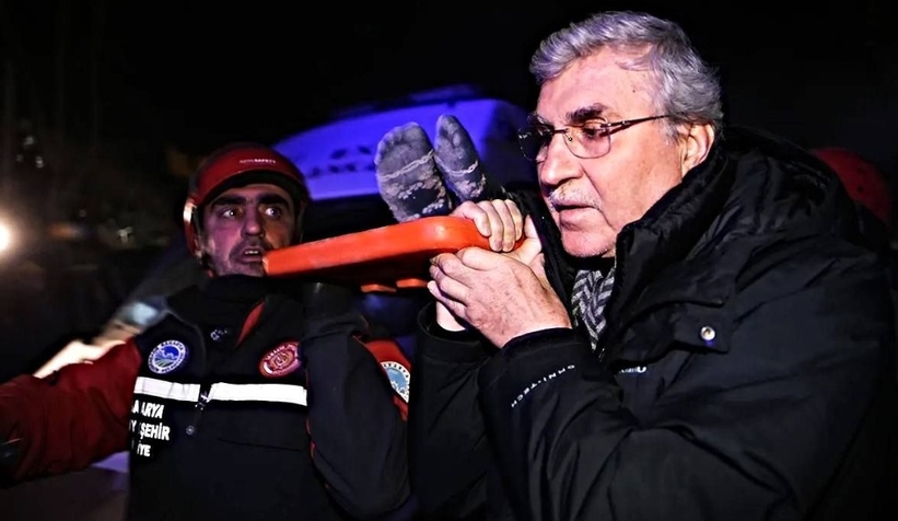 baskan-yuce-73-saat-sonra-enkazdan-cikarilan-aileye-yardim-ettir3hrvk5zbn