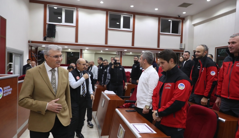 Başkan Yüce arama kurtarma ekibiyle buluştu
