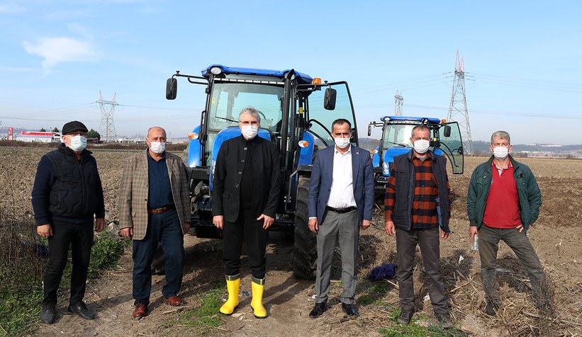 Başkan Yüce çiftçinin tarlasını sürdü
