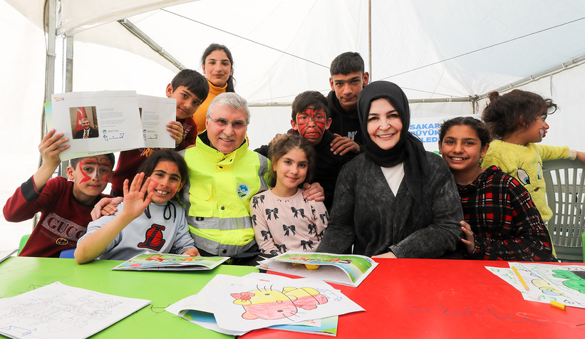 Başkan Yüce çocukların mutluluğunu paylaştı