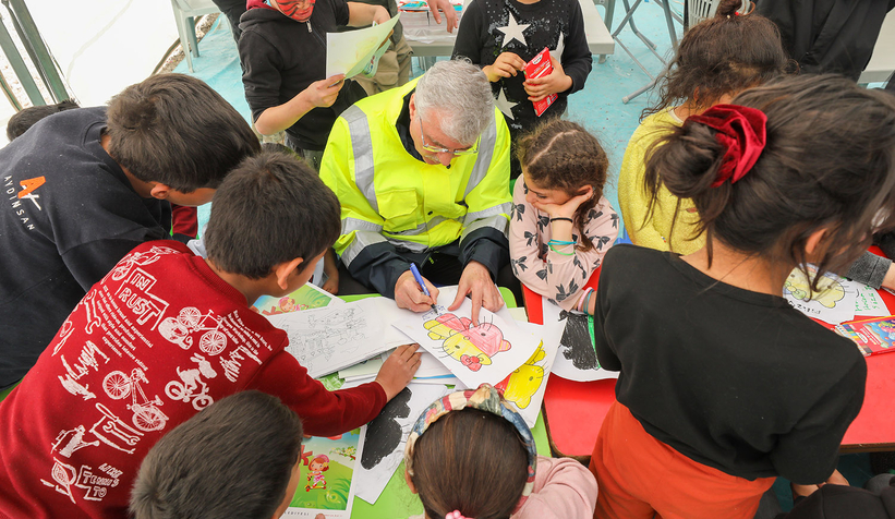 Başkan Yüce çocukların mutluluğunu paylaştı
