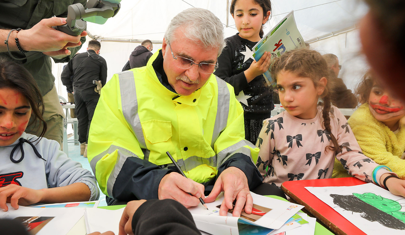 Başkan Yüce çocukların mutluluğunu paylaştı