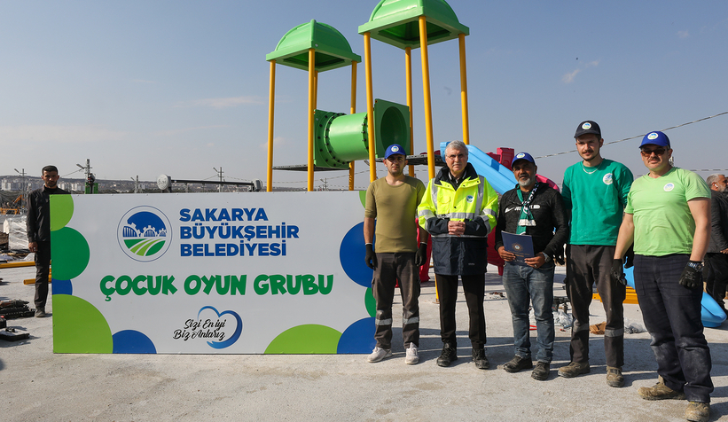 Başkan Yüce çocukların mutluluğunu paylaştı