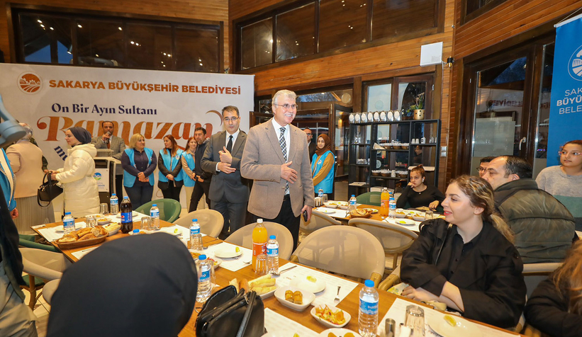 Başkan Yüce depremzede ailelerle iftarını açtı