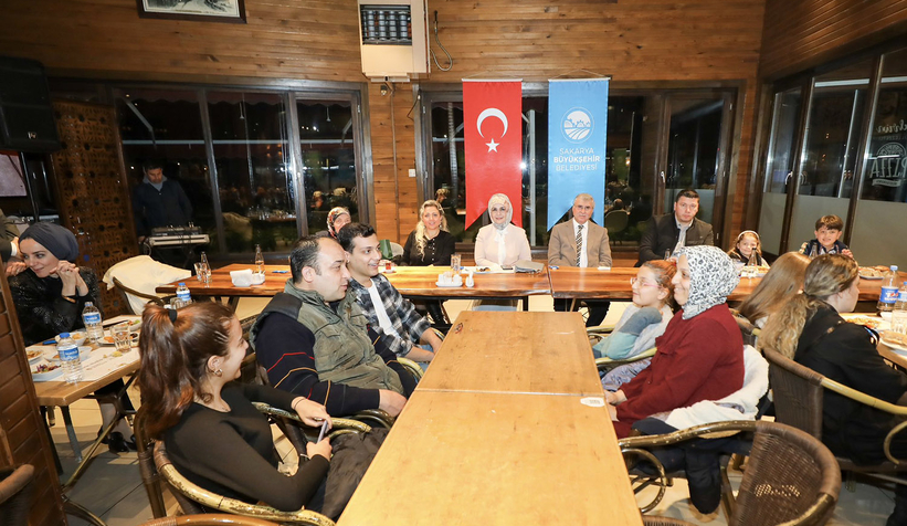 Başkan Yüce depremzede ailelerle iftarını açtı