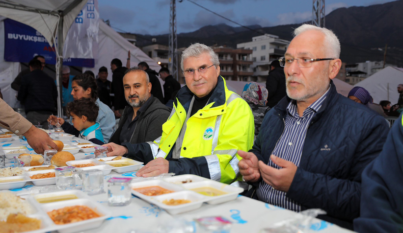 baskan-yuce-depremzedelerle-iftar-actiwlnxszbdoh