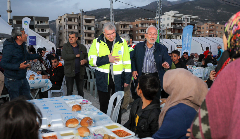 baskan-yuce-depremzedelerle-iftar-actiwlnxszbdoh