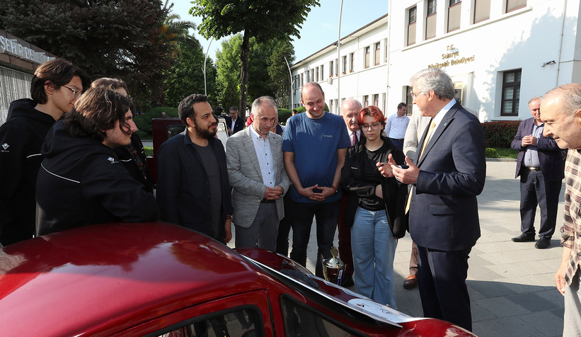 baskan-yuce-genclerin-mutlulugunu-paylastidcs5zxeysl