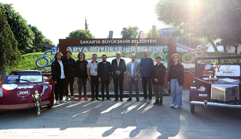 baskan-yuce-genclerin-mutlulugunu-paylastidcs5zxeysl