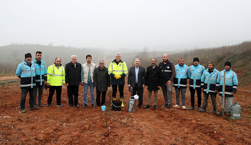 Başkan Yüce kuşburnu ekti
