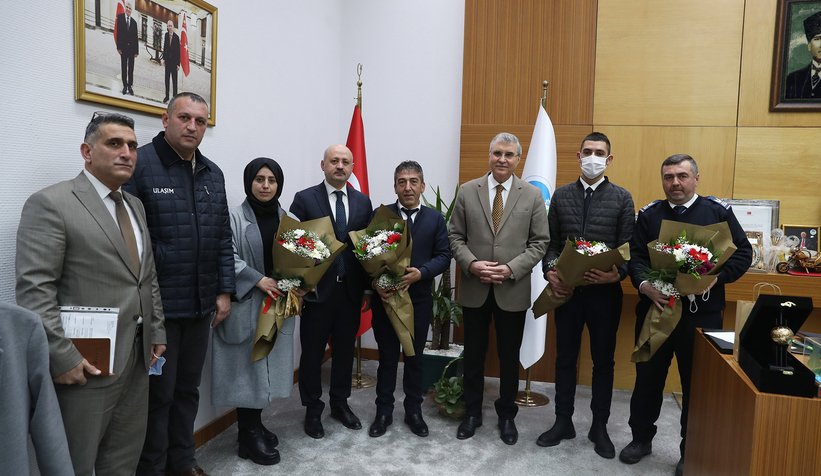 Başkan Yüce o şoförleri ödüllendirdi