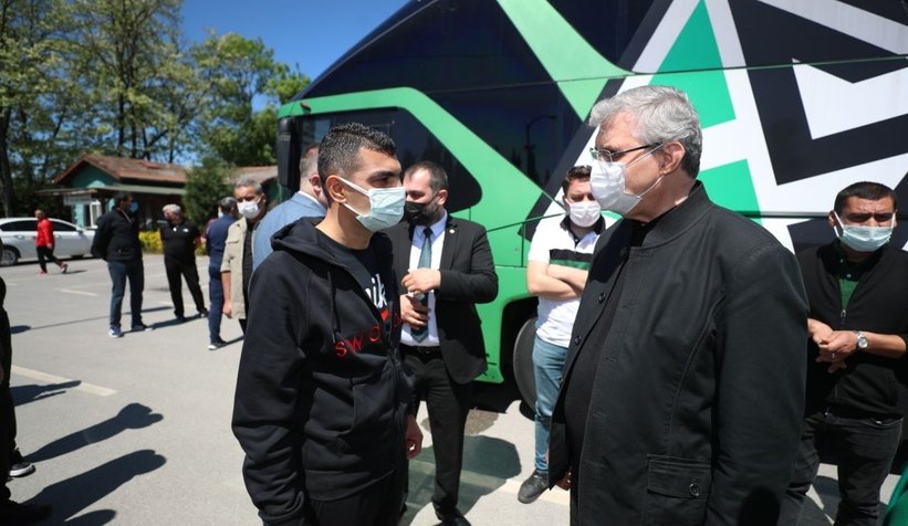 Başkan Yüce, Sakaryaspor'u Play Off için Van'a uğurladı