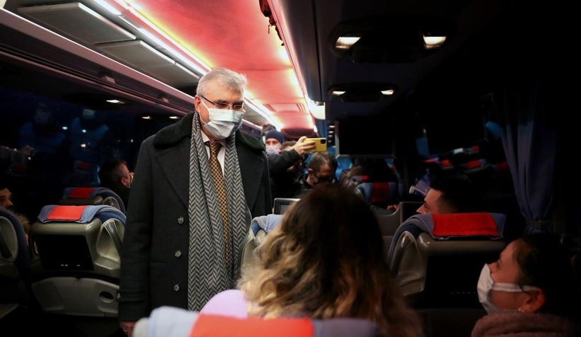 Başkan Yüce şoför ve yolculara sıcak çorba ikramında bulundu