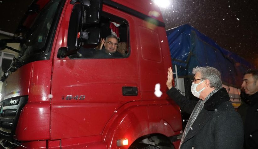 Başkan Yüce şoför ve yolculara sıcak çorba ikramında bulundu