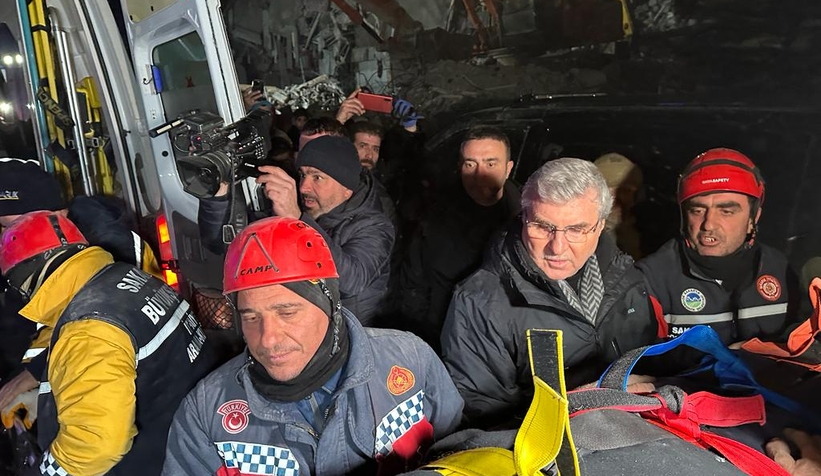 baskan-yuce-ve-kurtarma-ekipleri-depremzedeler-icin-mucadele-ediyorslzmr1h4uf