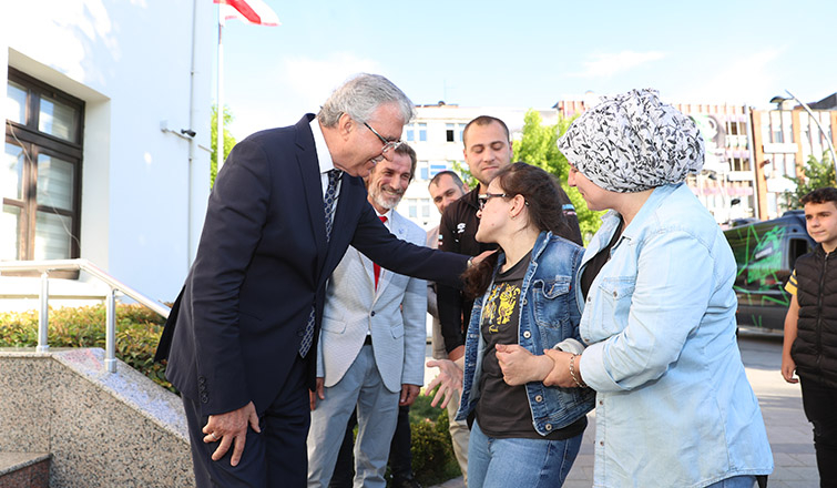 baskan-yuceden-anlamli-hediyebhdbb2jxb2