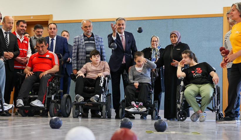 baskan-yusuf-alemdardan-renkli-bulusmada-guclu-mesajdxbqwjzire