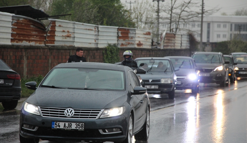 batakkoy-de-iki-arac-carpisti-savrulan-arac-isyeri-duvarini-yikti-2-yarali-ekdbsg8xcx