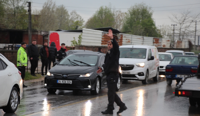 batakkoy-de-iki-arac-carpisti-savrulan-arac-isyeri-duvarini-yikti-2-yarali-ekdbsg8xcx