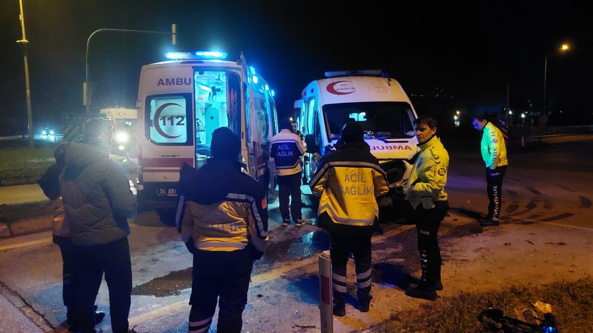 Batakköy Kavşağı'nda ambulans ile otomobil çarpıştı