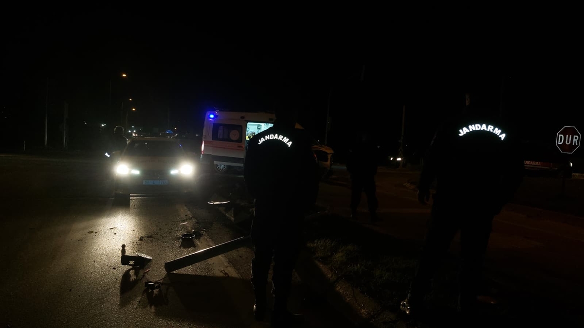 Batakköy Kavşağı'nda ambulans ile otomobil çarpıştı