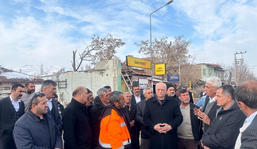 bayraktar-depremzede-ciftcileri-ziyaret-ettiuvv0rzldr3