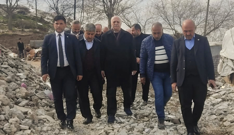 bayraktar-depremzede-ciftcileri-ziyaret-ettiuvv0rzldr3