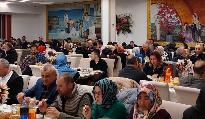 bayraktar-ve-isiksu-bakkal-esnafiyla-bulustunnlrk2tfcw