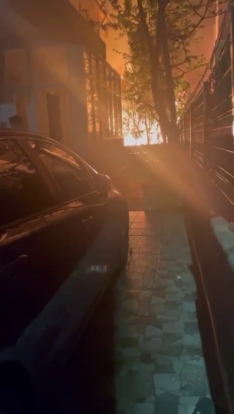 bayram-gecesi-yangin-mahalle-sokaga-dokulduanvsck1xz3