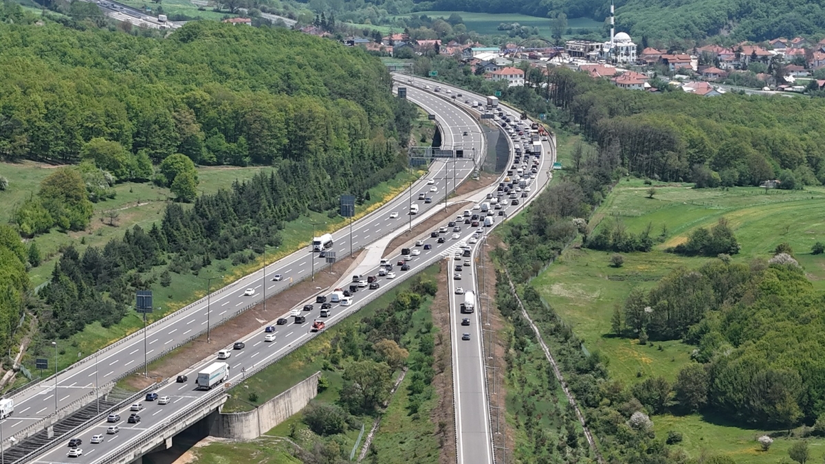 Bayram göçü başladı; TEM ve D-100'de son durum