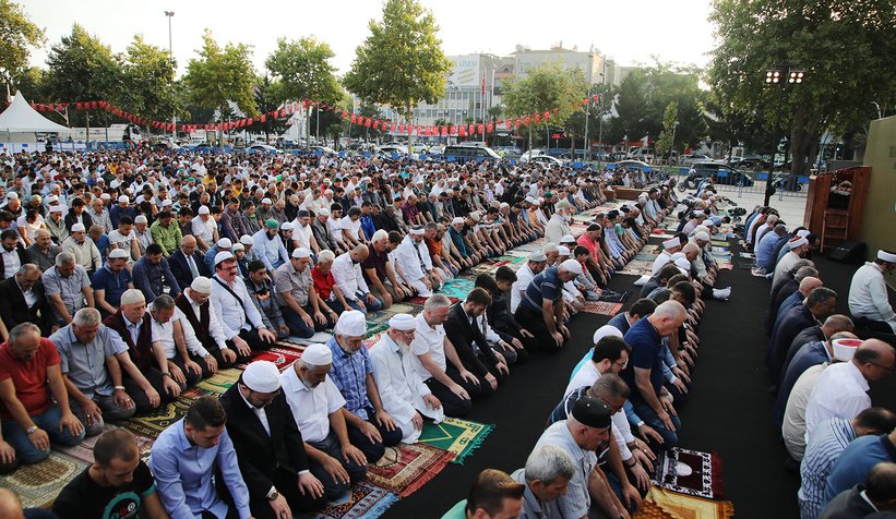 bayram-namazi-demokrasi-meydani-nda-kilinacakwmhodmnoux