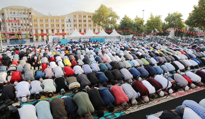 bayram-namazi-demokrasi-meydani-nda-kilinacakwmhodmnoux
