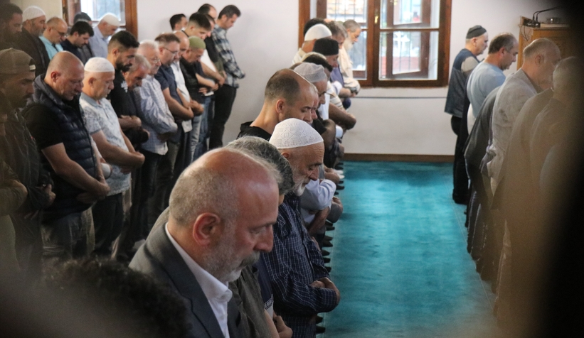 bayram-namazinda-vatandaslar-camileri-doldurdua2jkvwzbzn