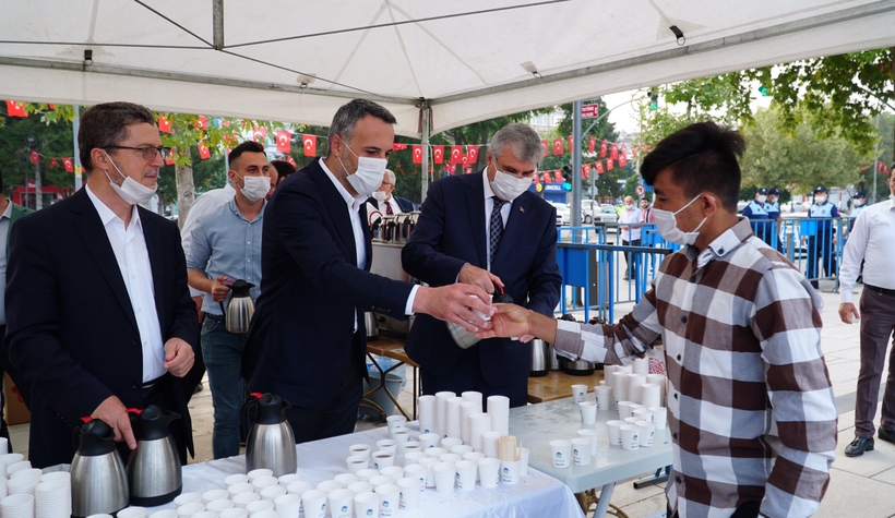bayram-namazini-demokrasi-meydani-nda-kildilarbhvzwfu1bn