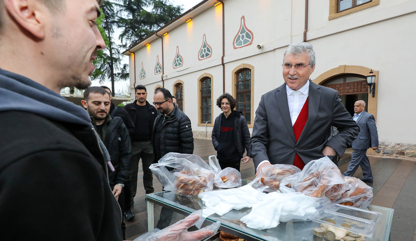 Başkan Yüce vatandaşlarla bayramlaştı