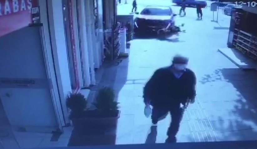 bebegi-ile-yuruyen-kadini-boyle-ezdiuhb3qvfide