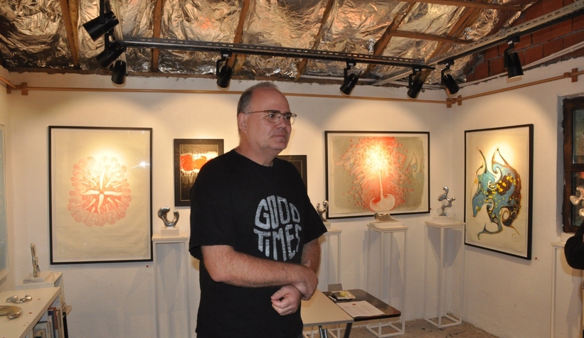 Belçika’dan gelerek ebru sanatını öğrendi, sergi açtı