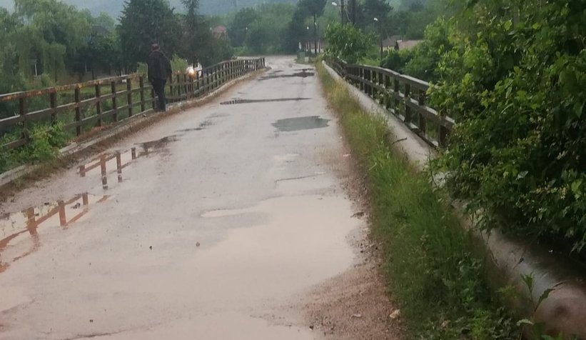 Beldibi'nde köprüde çökme oluştu