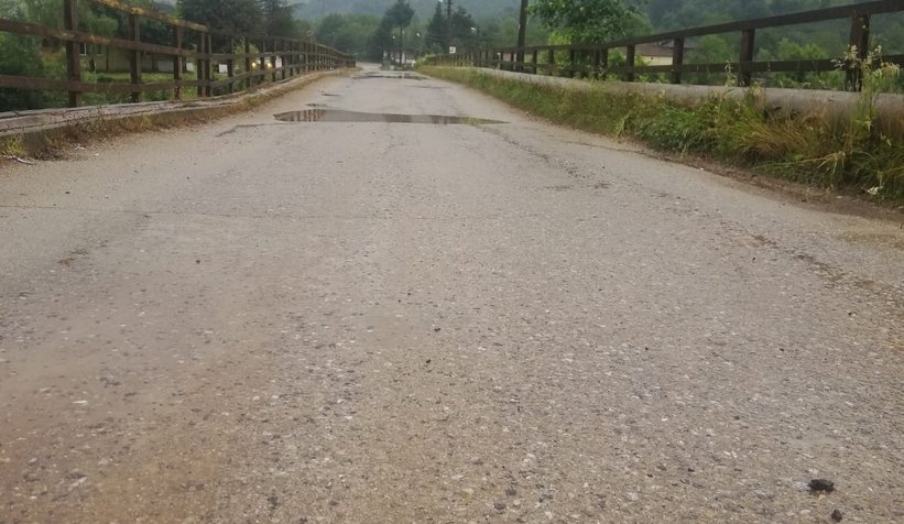 Beldibi'nde köprüde çökme oluştu